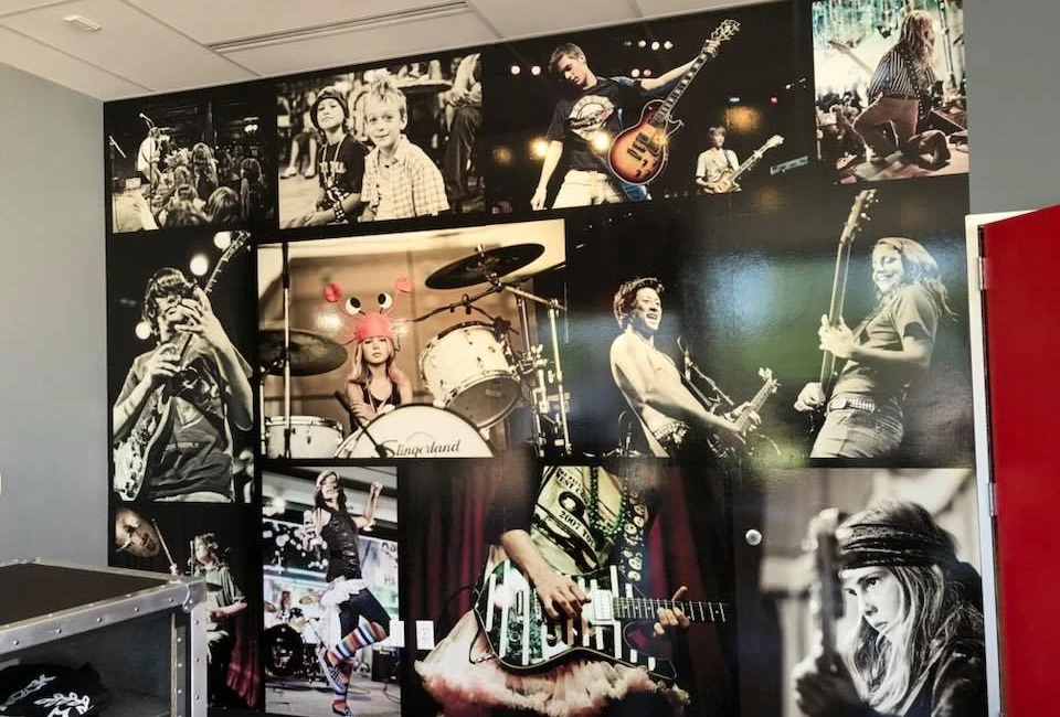 Wall Murals & Graphics
